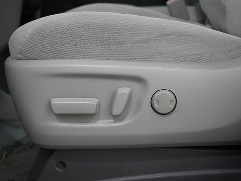 Used 2020 Toyota Sienna LE AWD/4WD image 27
