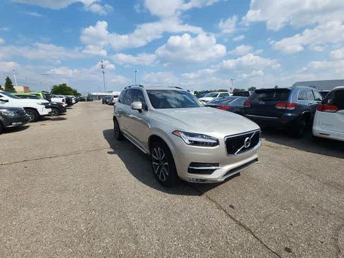 Used 2017 Volvo XC90 T6 Momentum w/ Vision Package AWD/4WD image 6