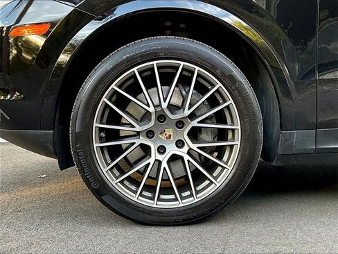 Certified 2023 Porsche Cayenne S Platinum image 14