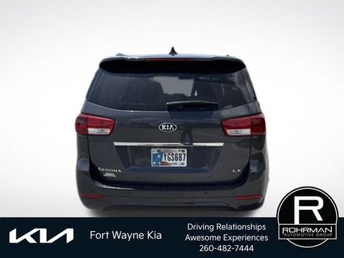 Used 2017 Kia Sedona LX w/ LX Essentials Premium Package FWD image 5