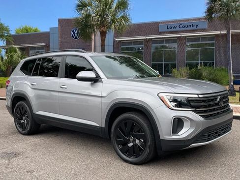 Used 2024 Volkswagen Atlas SE FWD image 1