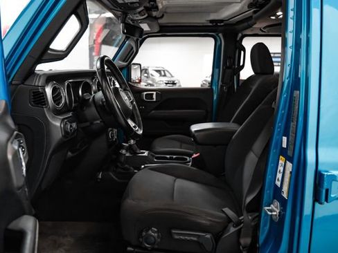 Used 2020 Jeep Wrangler Unlimited Sahara AWD/4WD image 4