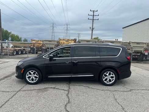Used 2017 Chrysler Pacifica Touring-L Plus FWD image 5