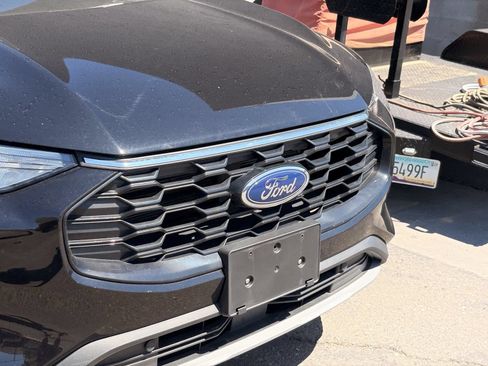 Certified 2025 Ford Escape ST-Line AWD/4WD image 4