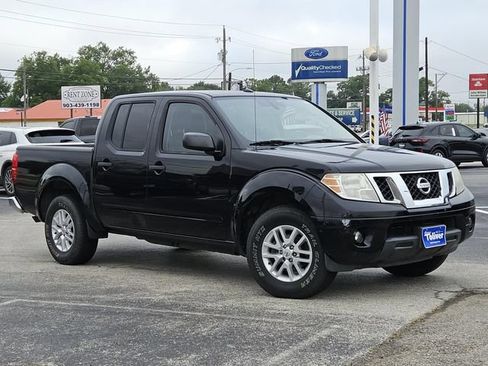 Used 2015 Nissan Frontier SV w/ SV Value Truck Package RWD image 2