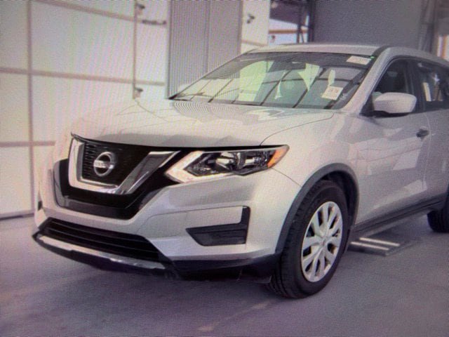 Used 2017 Nissan Rogue S FWD image 2