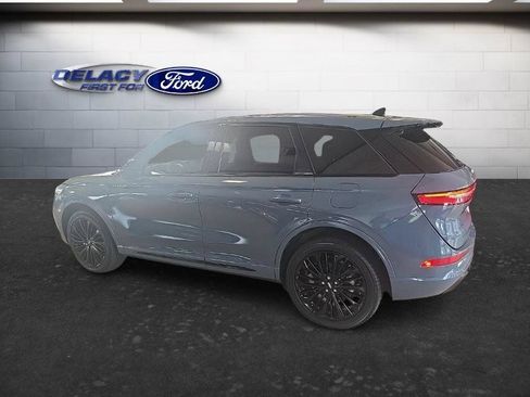 Used 2024 Lincoln Corsair AWD w/ Equipment Group 101A image 3