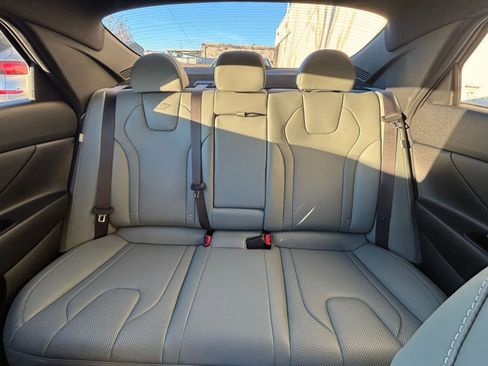 Used 2025 Hyundai Elantra Limited image 38