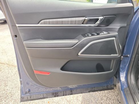 Certified 2024 Kia Telluride EX w/ EX Captain's Chair Package FWD image 21