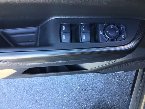 Used 2017 GMC Acadia SLT image 8