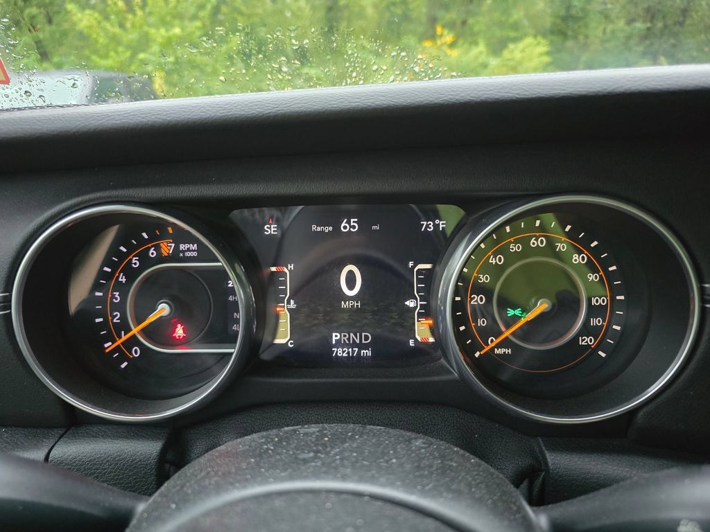 Used 2018 Jeep Wrangler Unlimited Sahara w/ Cold Weather Group AWD/4WD image 29