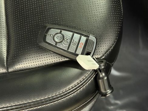 Used 2024 Ford Escape Platinum image 28