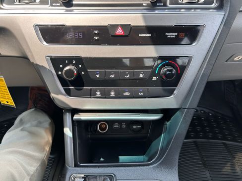 Used 2017 Hyundai Sonata SE FWD image 17