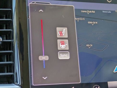 Used 2024 Chrysler Pacifica Select image 28