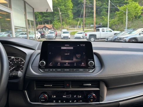 Used 2025 Nissan Rogue SV AWD/4WD image 20