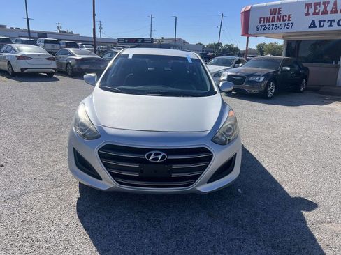 Used 2017 Hyundai Elantra GT FWD image 2