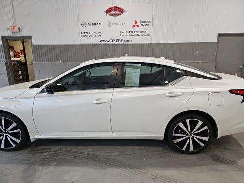 Used 2020 Nissan Altima 2.5 SR w/ Premium Package image 6