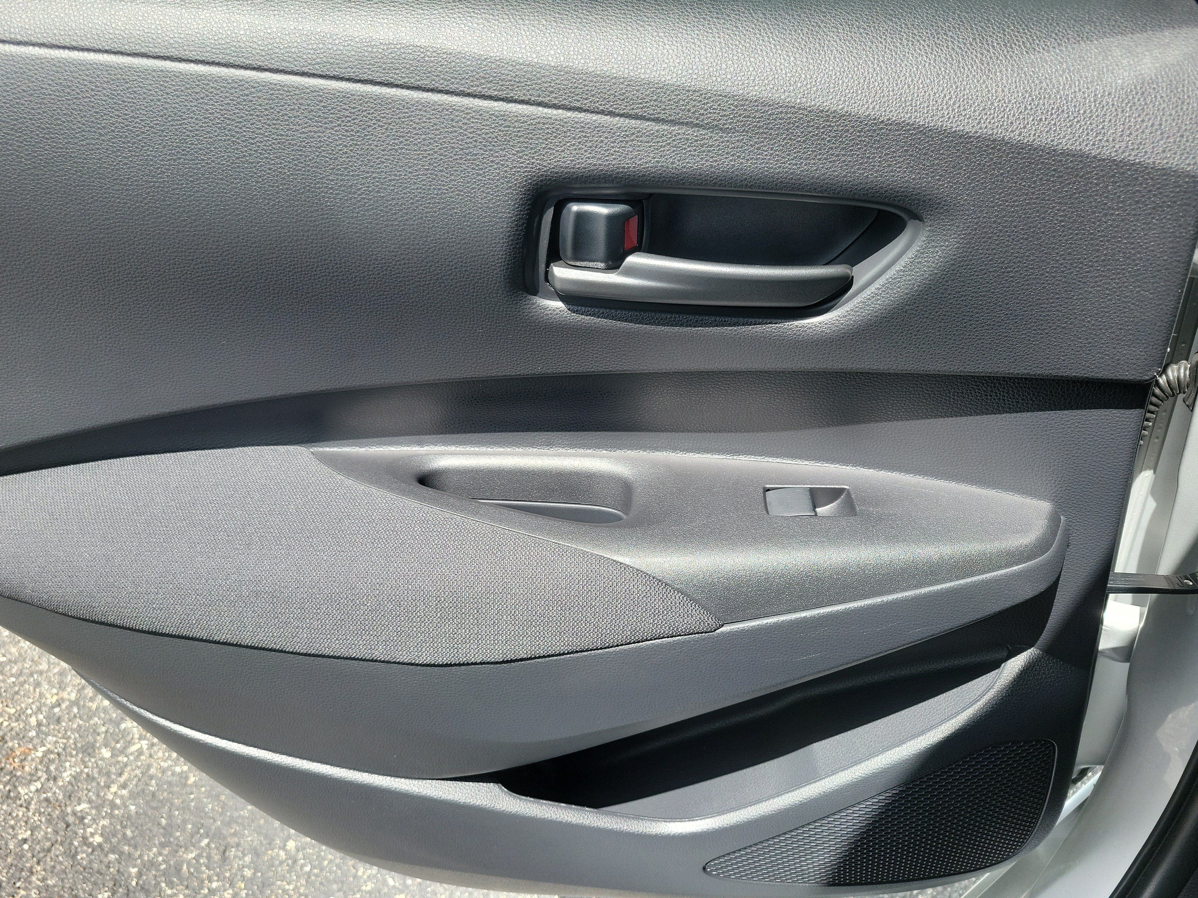 Used 2025 Toyota Corolla LE FWD image 11