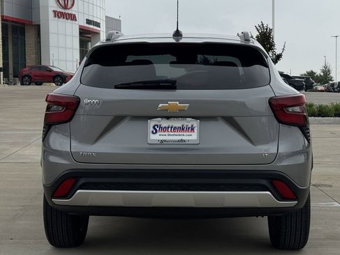Used 2025 Chevrolet Trax LT w/ Driver Confidence Package FWD image 5