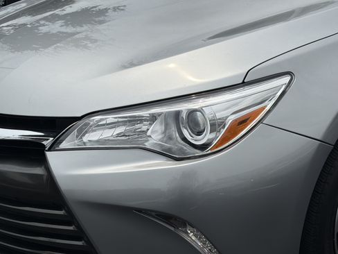Used 2017 Toyota Camry XLE w/ Moonroof Package FWD image 6
