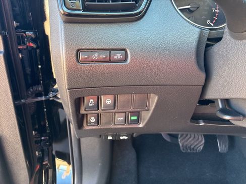 Used 2022 Nissan Rogue Sport SL w/ Premium Package image 25