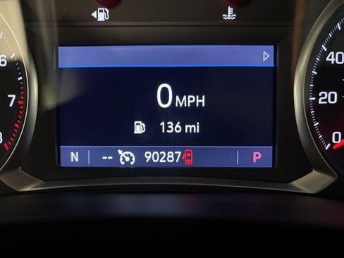 Used 2021 Chevrolet Traverse LT image 10