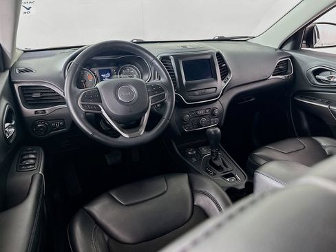 Used 2019 Jeep Cherokee Latitude Plus w/ Cold Weather Group AWD/4WD image 18