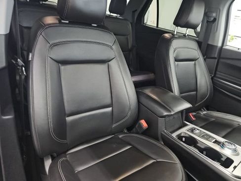 Used 2023 Ford Explorer XLT w/ Equipment Group 202A AWD/4WD image 12
