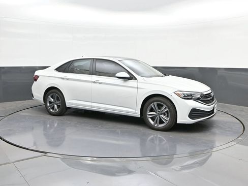 Used 2024 Volkswagen Jetta SE w/ Panoramic Sunroof Package FWD image 17