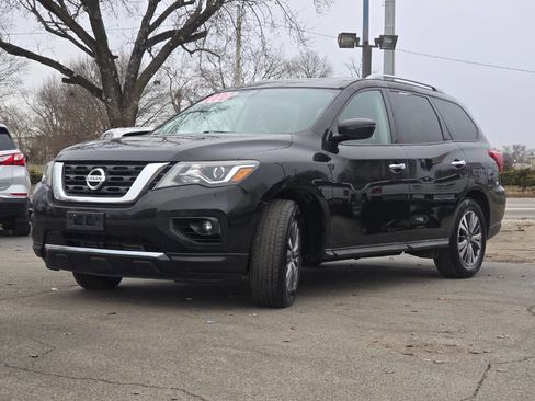 Used 2019 Nissan Pathfinder SV image 3