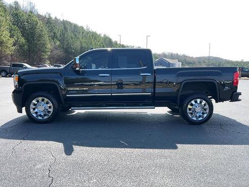 Used 2015 GMC Sierra 2500 Denali w/ Duramax Plus Package image 8