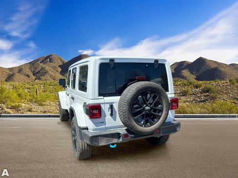 Certified 2024 Jeep Wrangler Unlimited Sahara AWD/4WD image 3