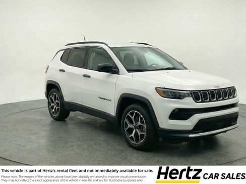 Used 2025 Jeep Compass Latitude AWD/4WD image 1