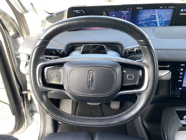 Used 2025 Lincoln Navigator L Reserve AWD/4WD image 30