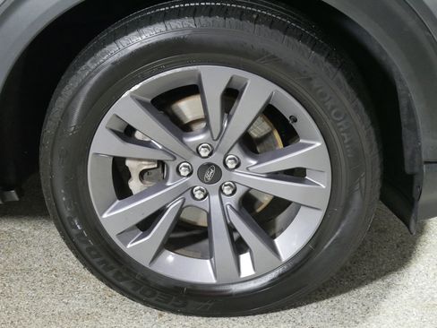 Used 2022 Ford Explorer XLT w/ Equipment Group 202A AWD/4WD image 15