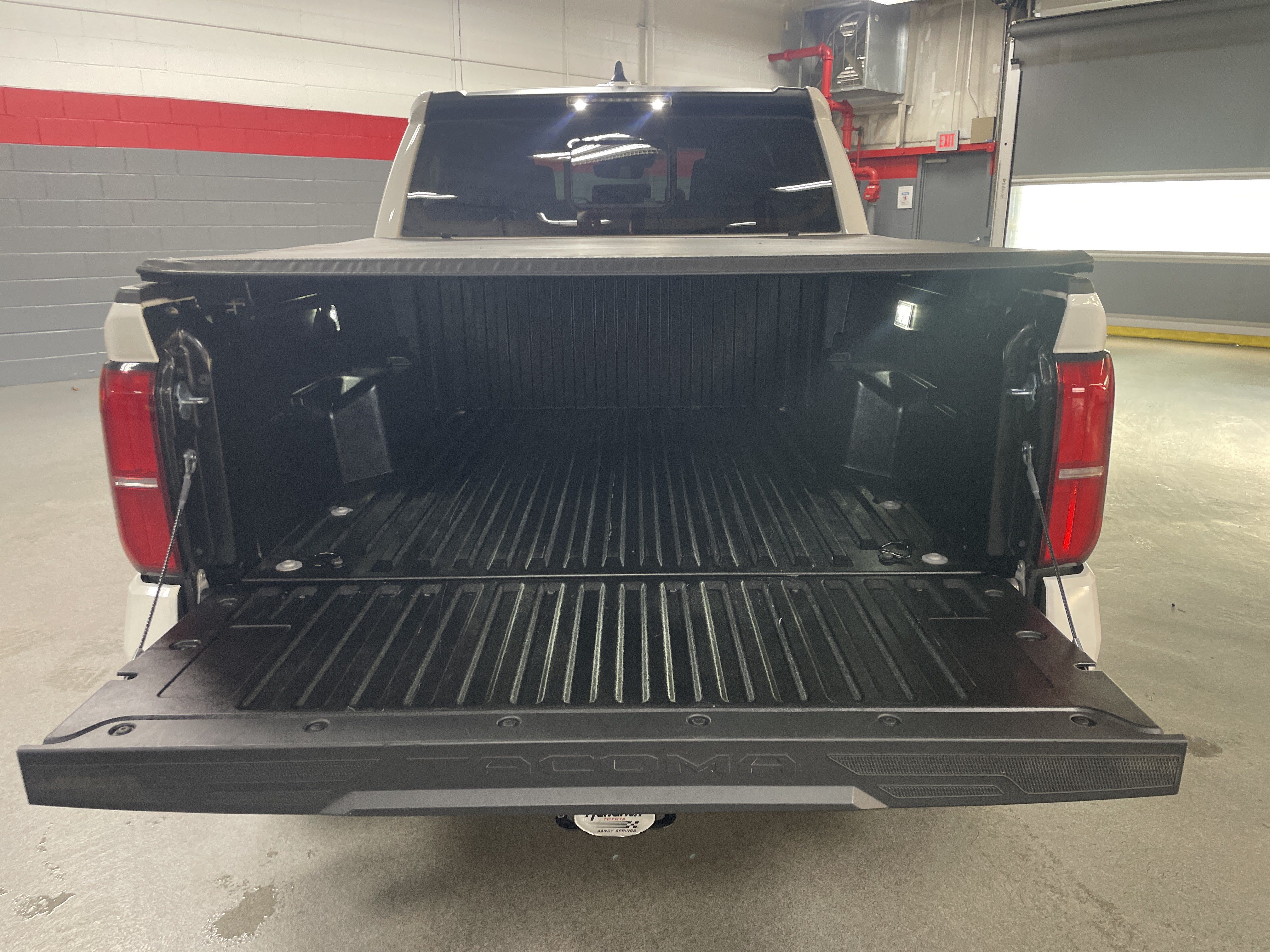 Used 2024 Toyota Tacoma SR5 AWD/4WD image 33