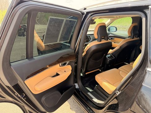 Used 2016 Volvo XC90 T6 Momentum w/ Momentum Plus Package AWD/4WD image 12
