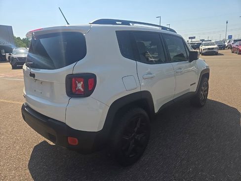 Used 2017 Jeep Renegade Altitude AWD/4WD image 7