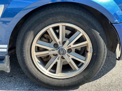 Used 2006 Ford Mustang Deluxe Coupe 2D image 19