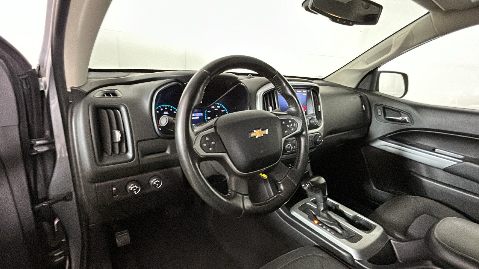 Used 2019 Chevrolet Colorado LT w/ LT Convenience Package AWD/4WD image 17