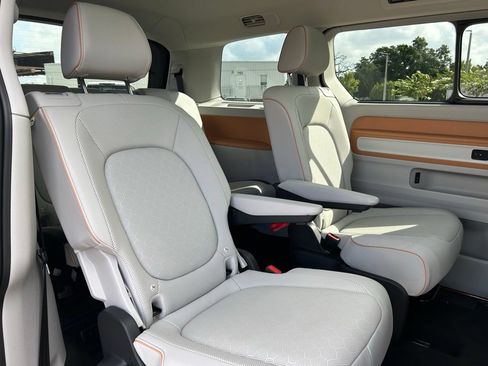 Used 2025 Volkswagen ID. Buzz Pro S Plus RWD image 43