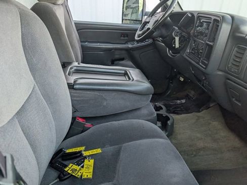 Used 2005 GMC Sierra 2500 SLE w/ Skid Plate Package image 26