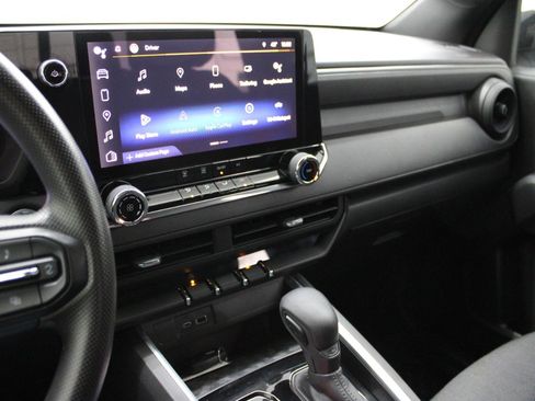 Used 2023 Chevrolet Colorado Trail Boss image 21