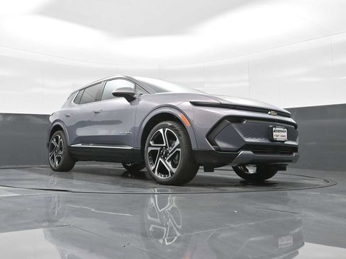 New 2026 Chevrolet Equinox EV LT image 18