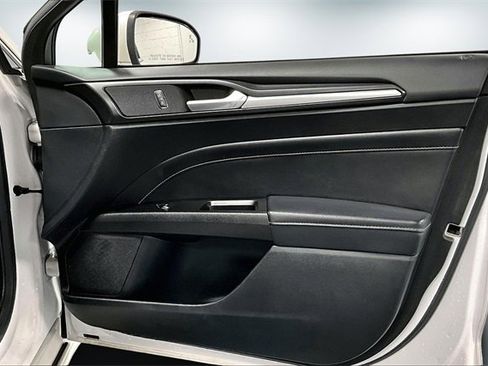 Used 2019 Ford Fusion Titanium image 27