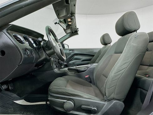 Used 2014 Ford Mustang Convertible image 9