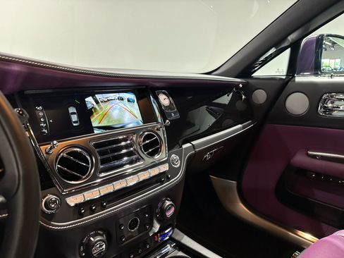 Used 2018 Rolls-Royce Wraith image 23