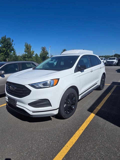 Used 2024 Ford Edge SE w/ Black Appearance Package AWD/4WD image 1