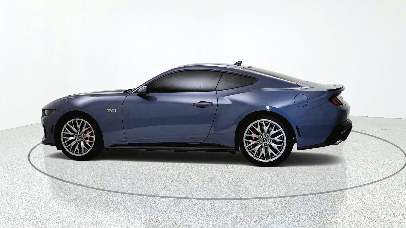 Used 2025 Ford Mustang GT Premium RWD image 4