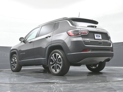 Used 2022 Jeep Compass Limited w/ Sun and Sound Group AWD/4WD image 38